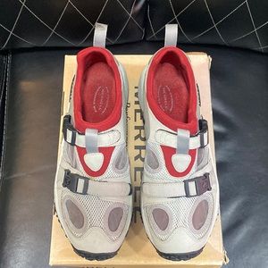 Merrell Mens gray and burgundy double strap performance footwear size 9 1/2